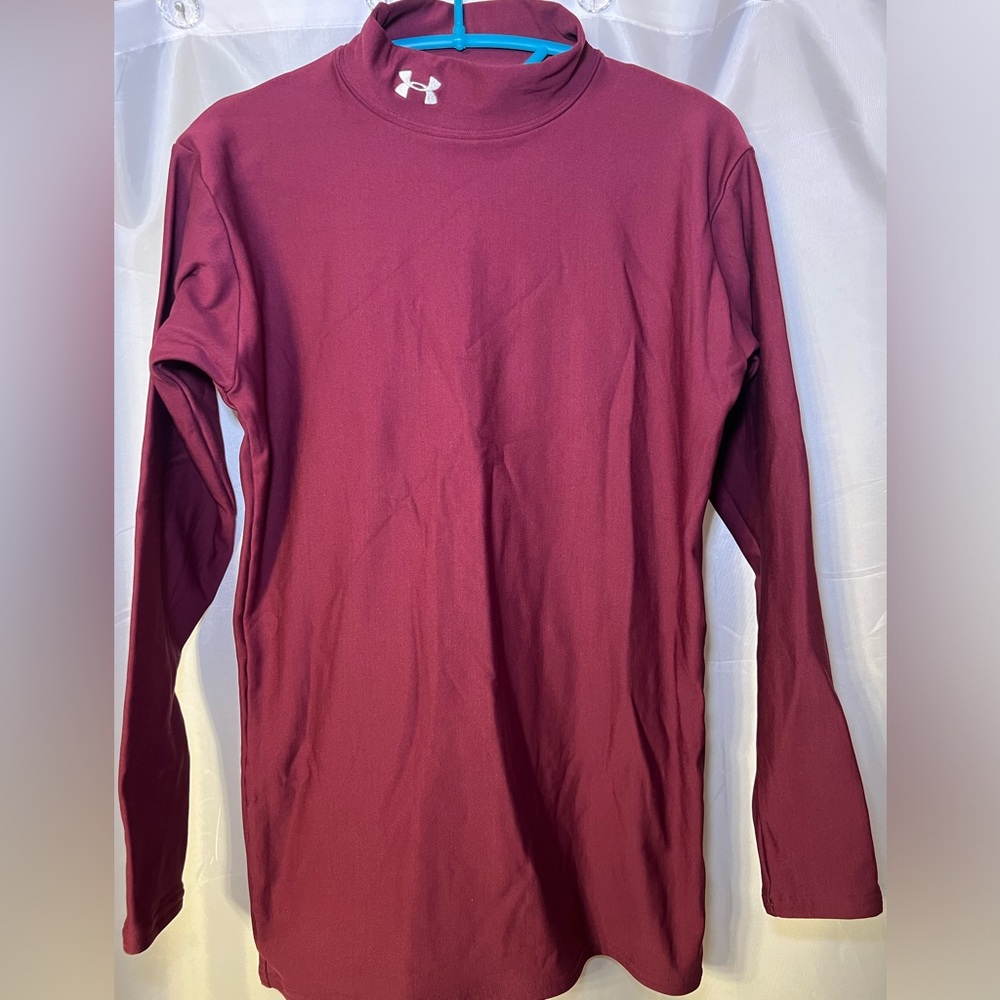 Men’s size L under armour burgundy turtleneck. EUC
